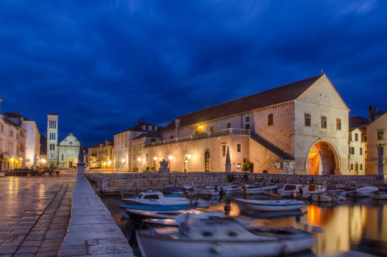 Apartments Stipisic Hvar Town Exterior photo